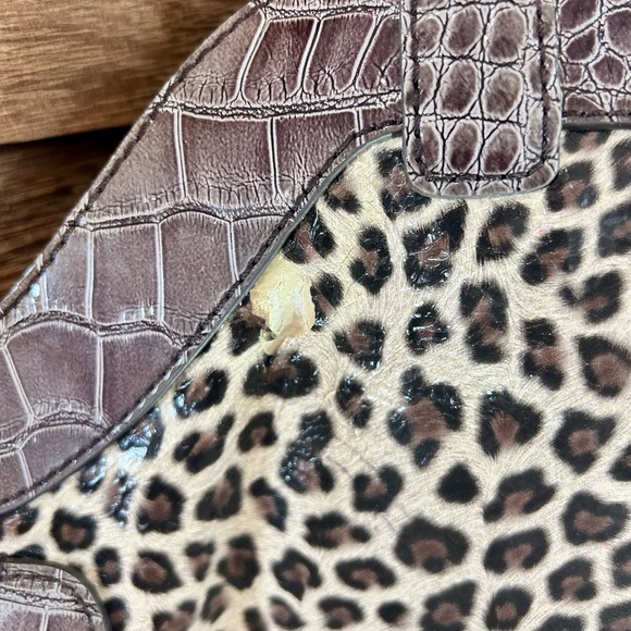 Guess Laura Leopard Baguette Bag Special Edition